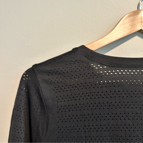 Lululemon Breeze By Long Sleeve - Picture 7 of 7